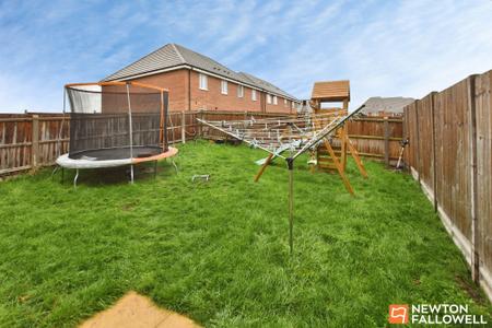 4 bedroom Semi-detached house for sale in Buzzard Way, East Leake, LE12