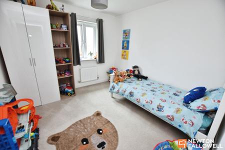 4 bedroom Semi-detached house for sale in Buzzard Way, East Leake, LE12