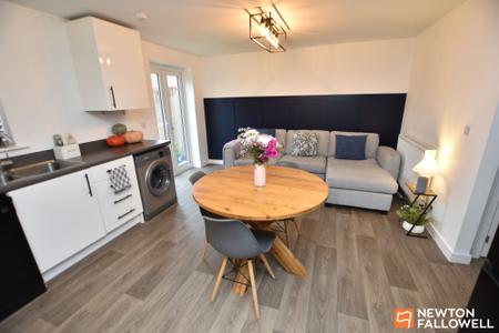 4 bedroom Semi-detached house for sale in Buzzard Way, East Leake, LE12