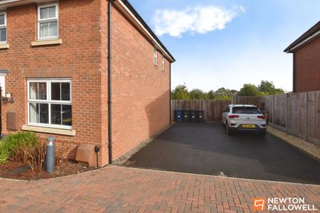 3 bedroom Terraced House for sale in Evans Road, East Leake, LE12