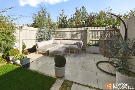 3 bedroom Terraced House for sale in Evans Road, East Leake, LE12