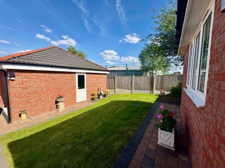 3 bedroom Detached bungalow for sale in Crown Green, Mansfield, NG19