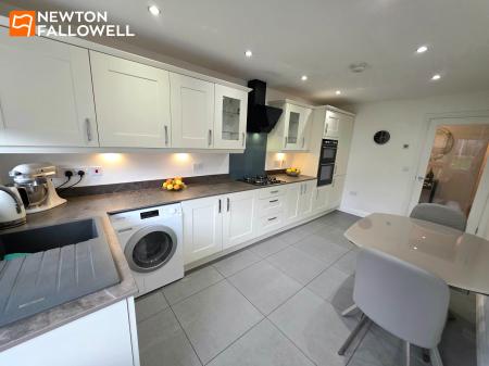 3 bedroom Detached bungalow for sale in Crown Green, Mansfield, NG19