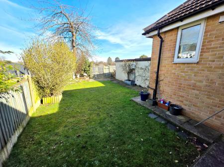2 bedroom Detached bungalow for sale in Leeming Park, Mansfield Woodhouse, NG19