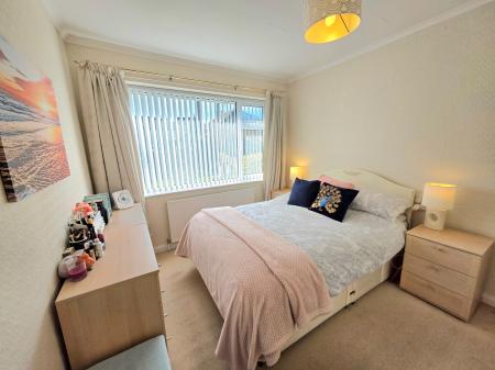 2 bedroom Detached bungalow for sale in Leeming Park, Mansfield Woodhouse, NG19