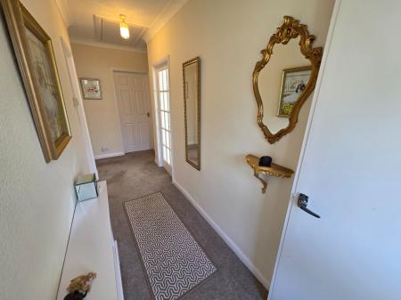 2 bedroom Detached bungalow for sale in Leeming Park, Mansfield Woodhouse, NG19