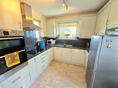 2 bedroom Detached bungalow for sale in Leeming Park, Mansfield Woodhouse, NG19