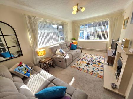 2 bedroom Detached bungalow for sale in Leeming Park, Mansfield Woodhouse, NG19