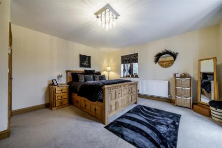 6 bedroom Character Property for sale in Mansfield Road, Papplewick, NG15