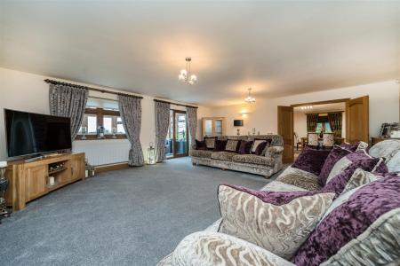 6 bedroom Character Property for sale in Mansfield Road, Papplewick, NG15