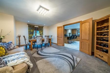 6 bedroom Character Property for sale in Mansfield Road, Papplewick, NG15