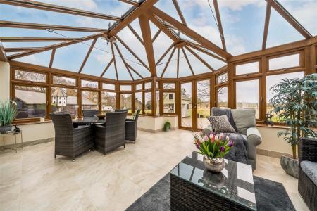 6 bedroom Character Property for sale in Mansfield Road, Papplewick, NG15