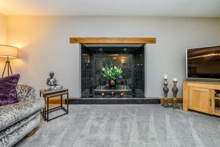 6 bedroom Character Property for sale in Mansfield Road, Papplewick, NG15