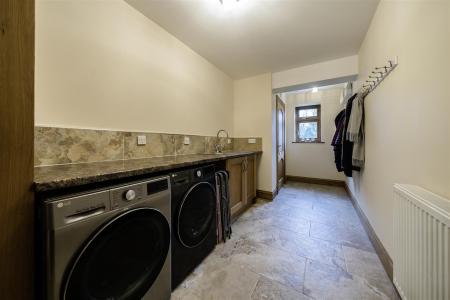 6 bedroom Character Property for sale in Mansfield Road, Papplewick, NG15