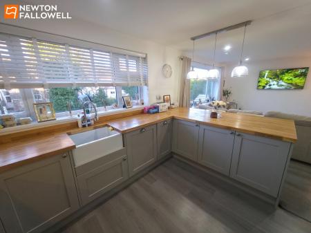 3 bedroom Detached house for sale in Waverley Road, Mansfield, NG18