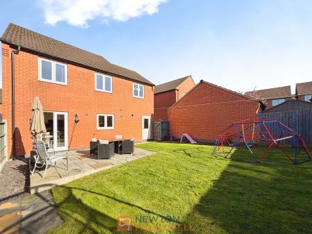 4 bedroom Detached house for sale in Debdale Way, Mansfield Woodhouse, NG19