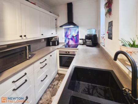 3 bedroom Terraced House for sale in Redcliffe Road, Mansfield, NG18
