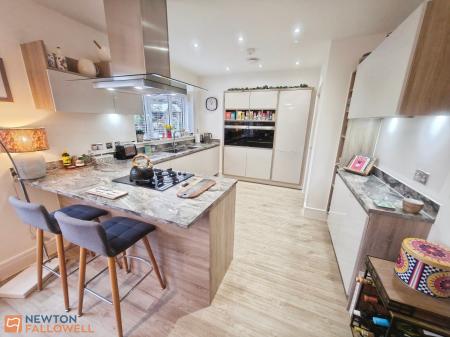 5 bedroom Detached house for sale in Farthing Way, Mansfield, NG18