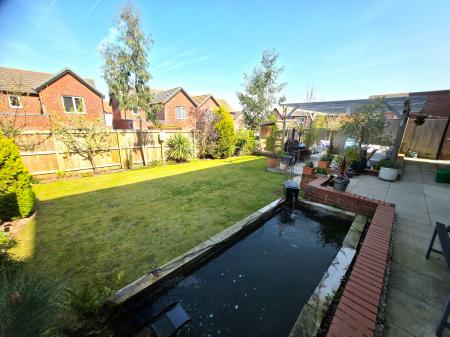 5 bedroom Detached house for sale in Farthing Way, Mansfield, NG18