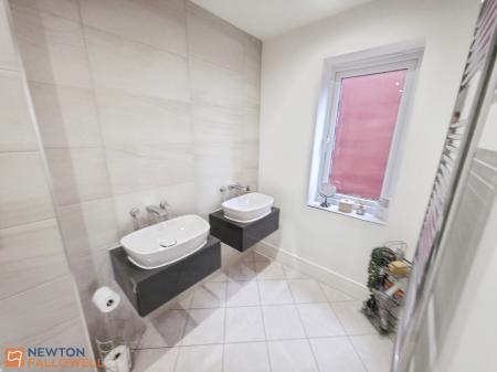 5 bedroom Detached house for sale in Farthing Way, Mansfield, NG18