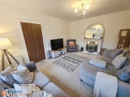 5 bedroom Detached house for sale in Farthing Way, Mansfield, NG18