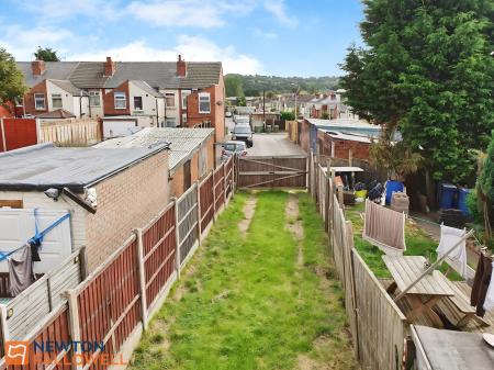 2 bedroom Terraced House for sale in Leeming Lane South, Mansfield Woodhouse, NG19