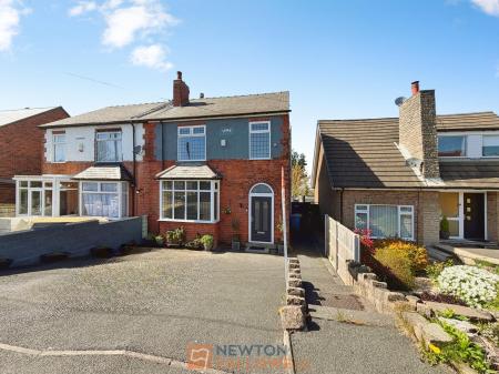 4 bedroom Semi-detached house for sale in Clifton Grove, Mansfield, NG18