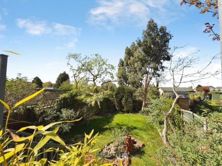 4 bedroom Semi-detached house for sale in Clifton Grove, Mansfield, NG18