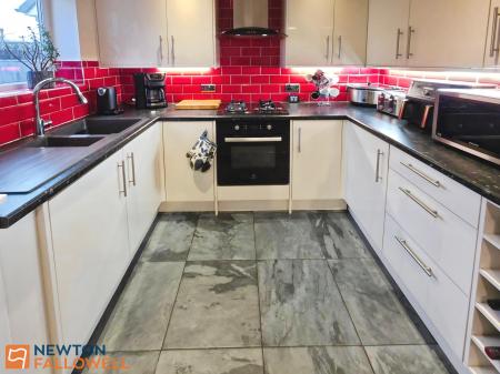 4 bedroom Semi-detached house for sale in Clifton Grove, Mansfield, NG18