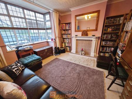 4 bedroom Semi-detached house for sale in Clifton Grove, Mansfield, NG18