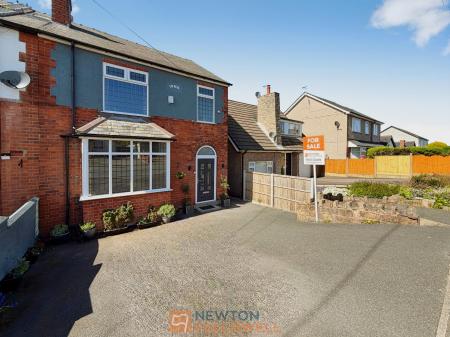 4 bedroom Semi-detached house for sale in Clifton Grove, Mansfield, NG18