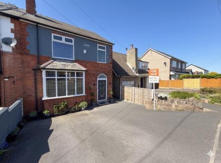 4 bedroom Semi-detached house for sale in Clifton Grove, Mansfield, NG18