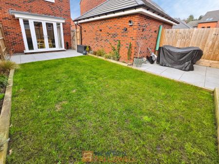 4 bedroom Semi-detached house for sale in Hewers way, Edwinstowe, NG21