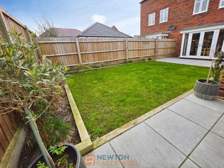 4 bedroom Semi-detached house for sale in Hewers way, Edwinstowe, NG21