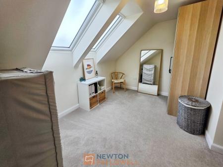 4 bedroom Semi-detached house for sale in Hewers way, Edwinstowe, NG21