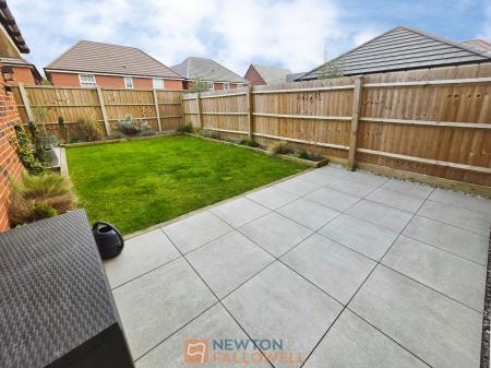 4 bedroom Semi-detached house for sale in Hewers way, Edwinstowe, NG21