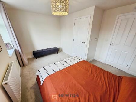 4 bedroom Semi-detached house for sale in Hewers way, Edwinstowe, NG21