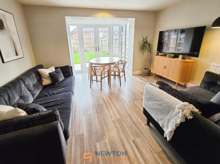 4 bedroom Semi-detached house for sale in Hewers way, Edwinstowe, NG21