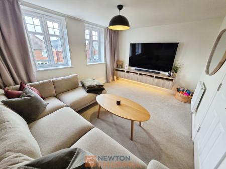 4 bedroom Semi-detached house for sale in Hewers way, Edwinstowe, NG21