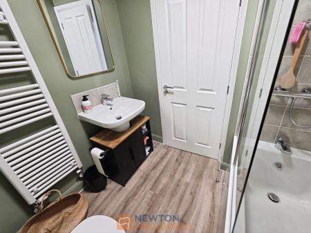 4 bedroom Semi-detached house for sale in Hewers way, Edwinstowe, NG21