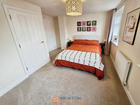 4 bedroom Semi-detached house for sale in Hewers way, Edwinstowe, NG21