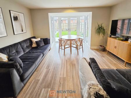 4 bedroom Semi-detached house for sale in Hewers way, Edwinstowe, NG21