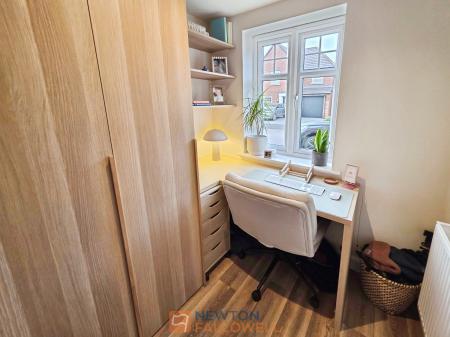 4 bedroom Semi-detached house for sale in Hewers way, Edwinstowe, NG21