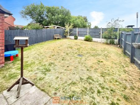 3 bedroom Semi-detached house for sale in Linnet Drive, Mansfield, NG21