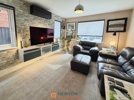 4 bedroom Detached house for sale in Kingfisher Way, Ollerton, NG22