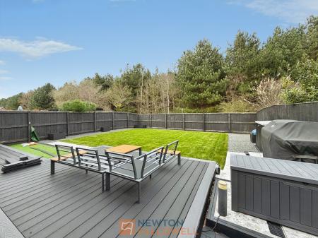 4 bedroom Detached house for sale in Kingfisher Way, Ollerton, NG22