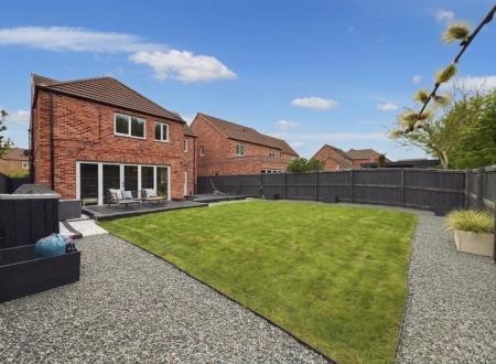 4 bedroom Detached house for sale in Kingfisher Way, Ollerton, NG22