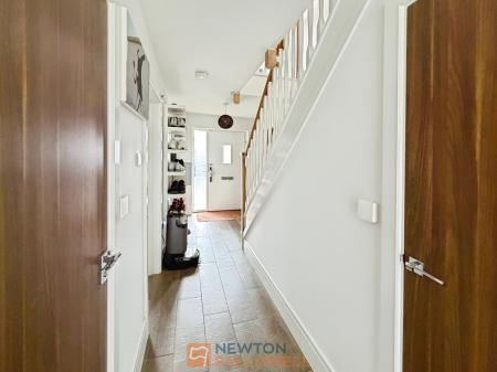 4 bedroom Detached house for sale in Kingfisher Way, Ollerton, NG22