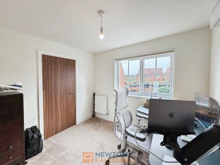 4 bedroom Detached house for sale in Kingfisher Way, Ollerton, NG22