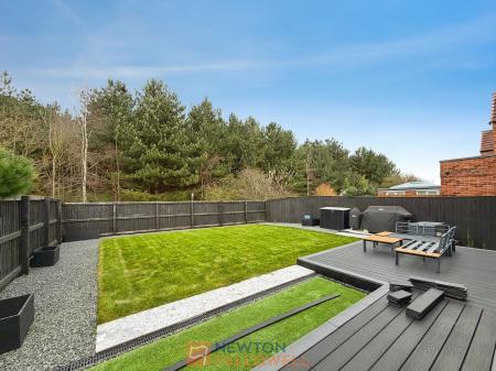 4 bedroom Detached house for sale in Kingfisher Way, Ollerton, NG22